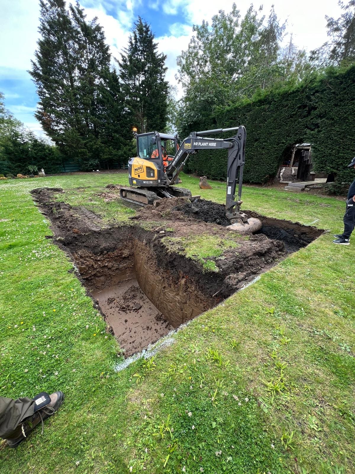Delta 10 metre metallic blue swimming pool project in Nazeing